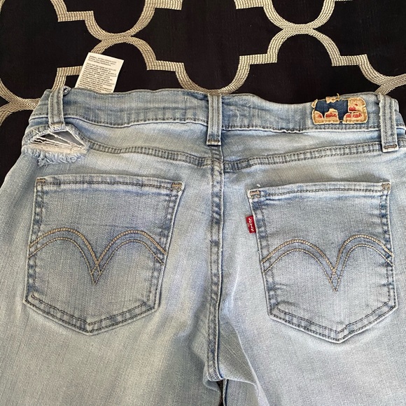 Women’s Super Skinny Levi’s - Picture 1 of 7